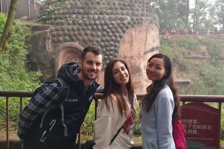 1-Day Chengdu Panda Base and Leshan Giant Buddha Private Tour with the Lunch image