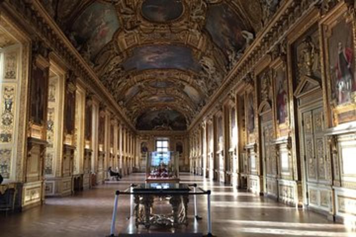 Louvre Private Tour  image