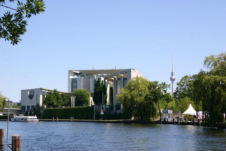 Berlin 3-Hour Bike Tour: Berlin's Best image