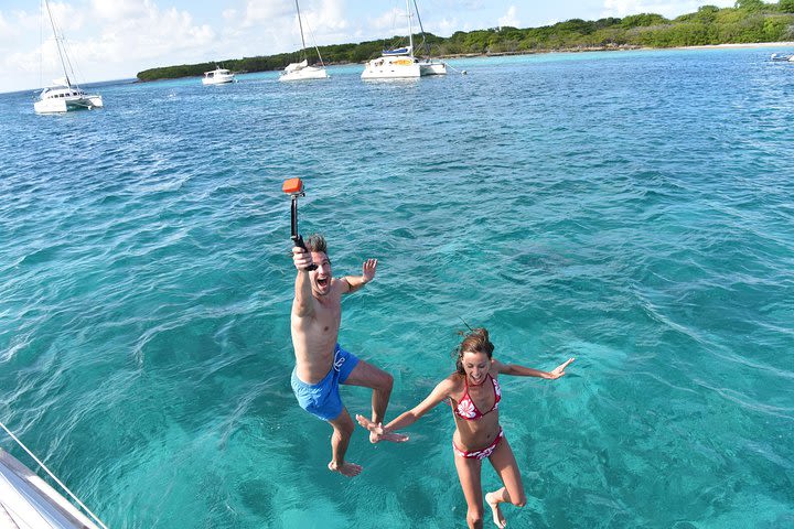 From Split: Private Zlatni rat beach (Golden horn) & Bol with Hvar tour image