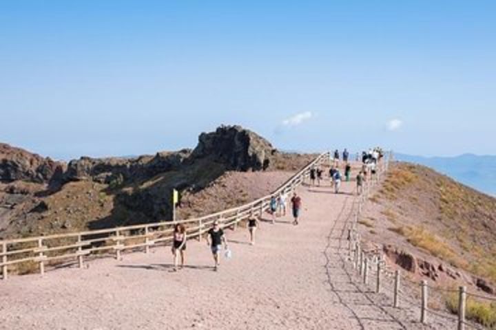 Private Hop-on hop-off - TOUR ALL INCLUSIVE - Pompeii Park and Vesuvio image