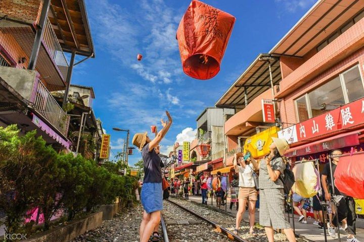 Pingxi Sky Lantern Flying & Yangmingshan National Park & Hot Spring Tour image