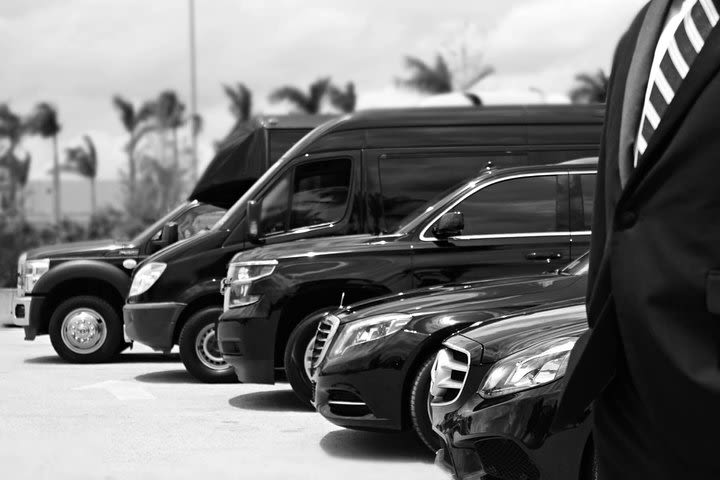 Luxury Vehicle & Professional driver Transfer from Casablanca Airport to Fez  image