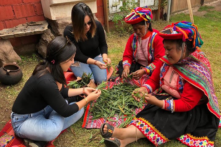 Natural Dyeing and Weaving Experience in the Sacred Valley (Textile Workshop) image