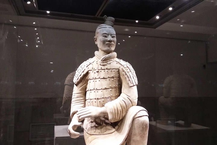 2-Day Xian Private Tour of Terracotta Warriors and City Highlights image