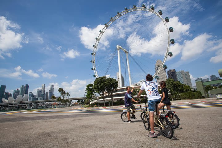 Scenic Bike Tour: Enchantment Of Marina Bay image