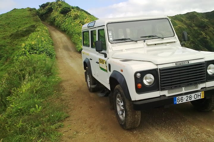 Explore with our guides the West side & Sete Cidades on a surprising 4x4Tour image