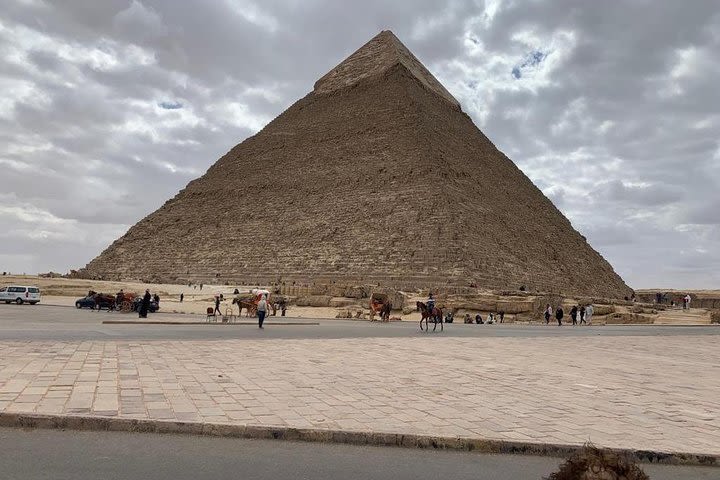 Hurghada Cairo visiting the pyramids one day by bus image