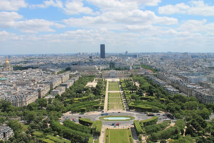 Paris: Eiffel Tower Skip the line 2nd Level Access with Host Week days image