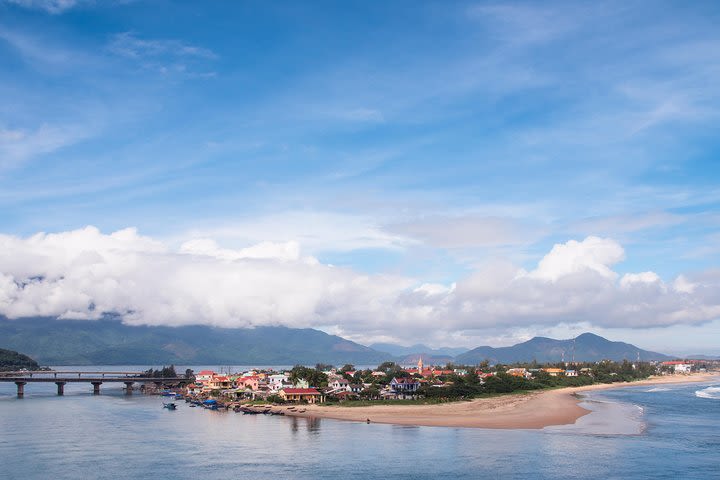 Hoi An to Dong Hoi by car image