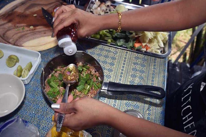 4-Hour Traditional Thai Cooking Class in Khaolak image