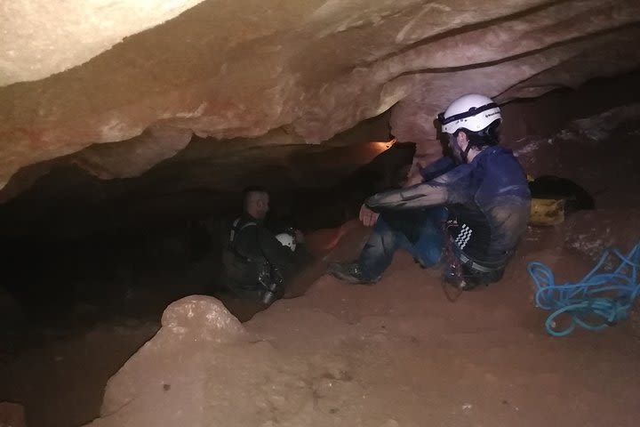 Caving in Granada: Cogollos cave image