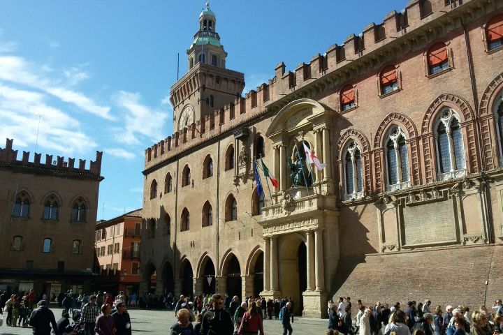 Bologna at its Best Private Walking Tour with Expert image