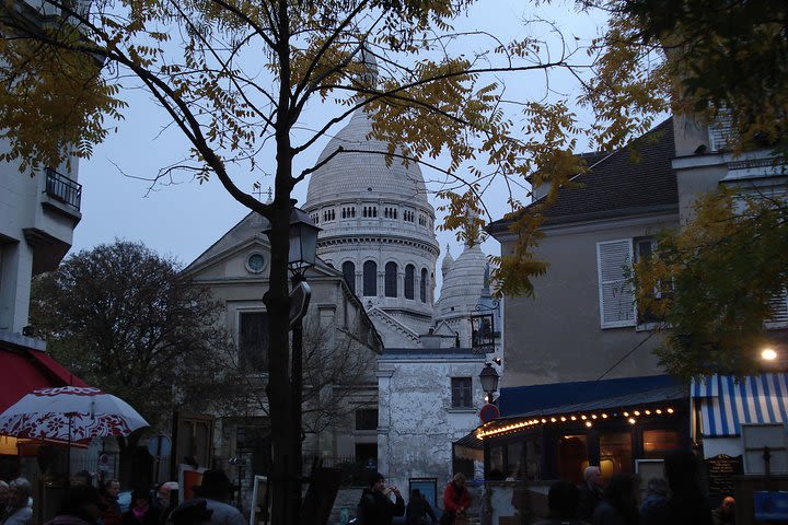 Private Tour: Montmartre Walking Tour, Dinner and Au Lapin Agile Cabaret image