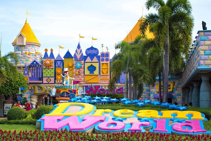 Dream World & Snow Town Theme Park from Bangkok with Return Transfer image