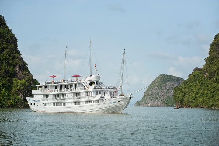 3-Day Halong Bay Cruise with Kayaking, Caves, Pearl Farm, and Floating Village image