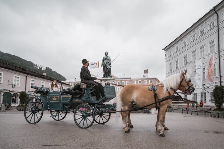 Salzburg Horse-Drawn Carriage Ride with Sparkling Wine and Food image