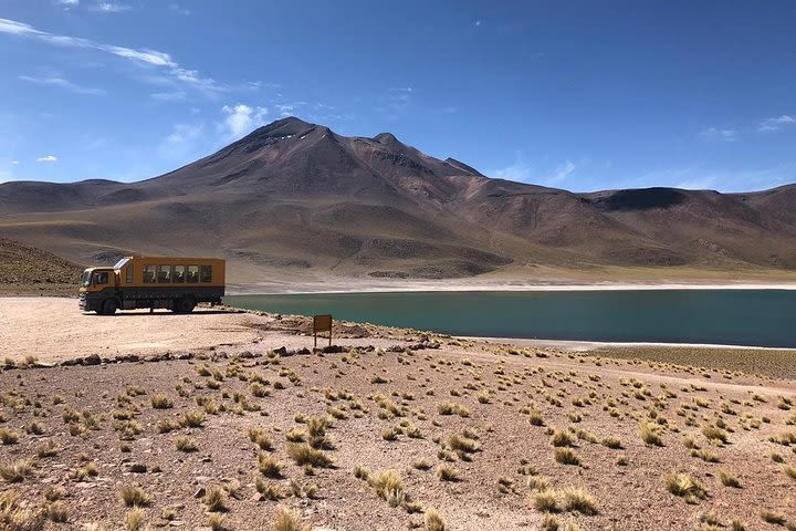 Tour Altiplanic Lagoons & Red Stones Safari style by Grade 10 image