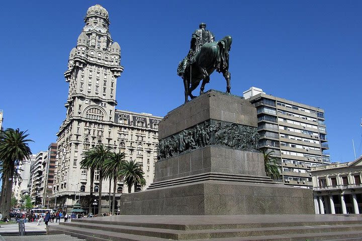 PACK 6: Tour Montevideo, Punta del Este & Colonia image