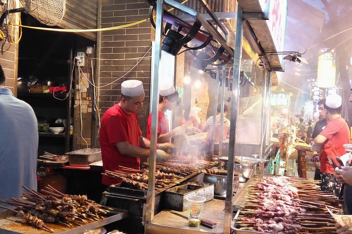 Xian Evening Foodie Walking Tour image