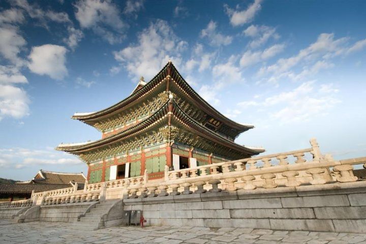 Korean Heritage Tour: Palaces and Villages of Seoul Including Gyeongbokgung Palace image