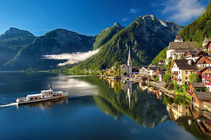 Private transfer from Vienna to Salzburg with 3h Sightseeing stop in Hallstatt image