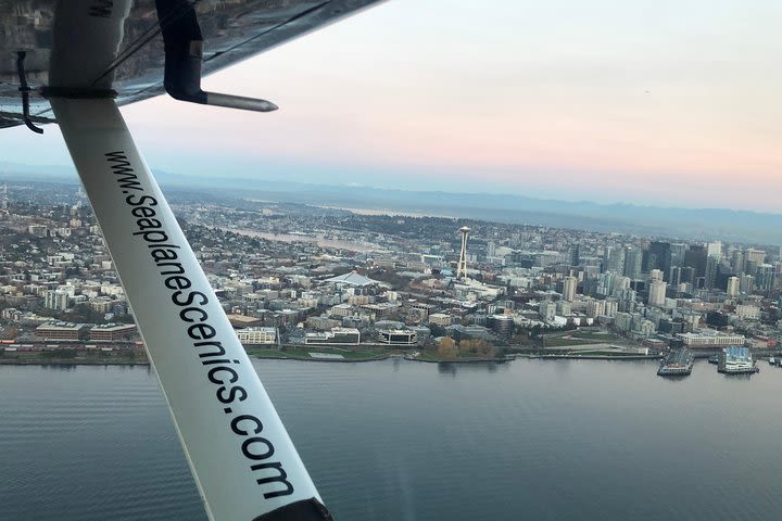 20-Minute Greater Seattle Scenic Airplane Tour image