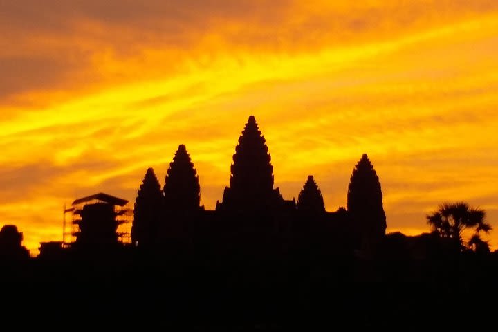 A 1-day tour to visit the 4 Must-See temples in Siem Reap, with sunrise option. image