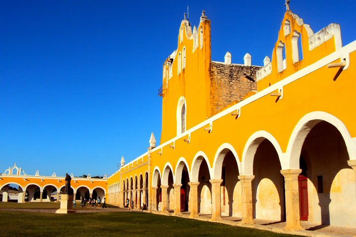 7 Days Discovering Yucatán Tour: Mérida, Izamal and Cancún in a 3 Star Hotel image