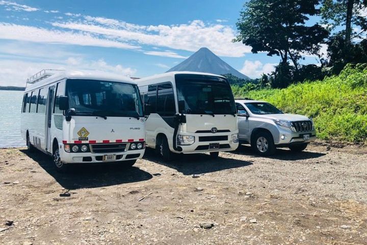 Private Transfer From Monteverde To La Fortuna From 7 to 10 passengers image