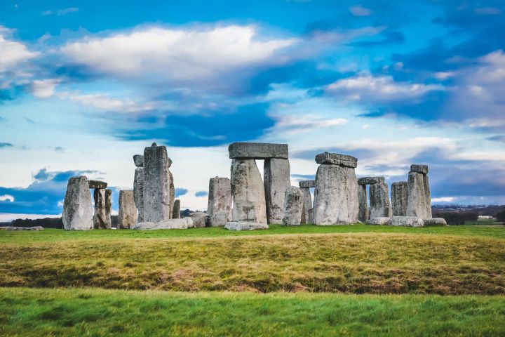 Stonehenge & Cotswolds Day Trip from Bath image