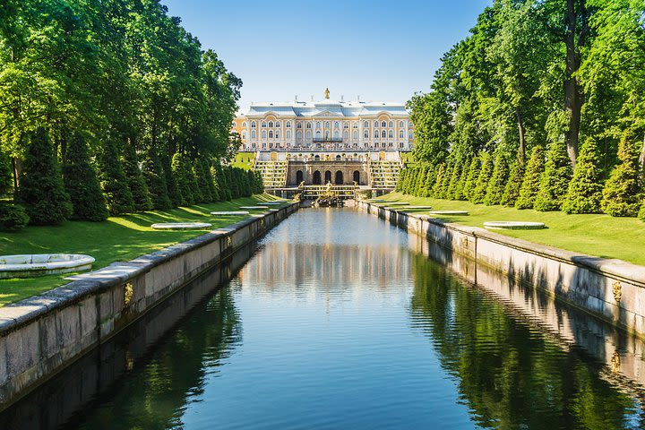 St. Petersburg Shore Excursion: Small-Group 2-Day Visa-Free Tour Including Boat Ride image