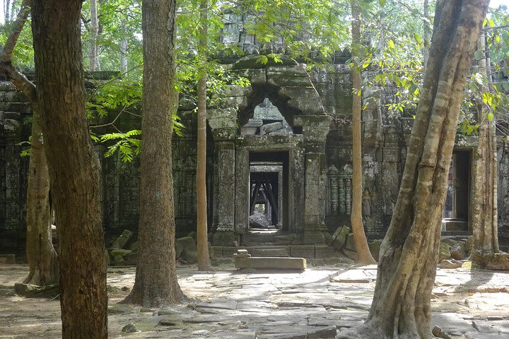 1-Day Amazing Angkor Wat Small Circuit Tour with Sunrise image