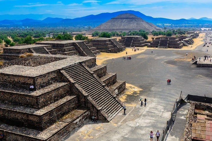 TEOTIHUACAN with a certified local guide image