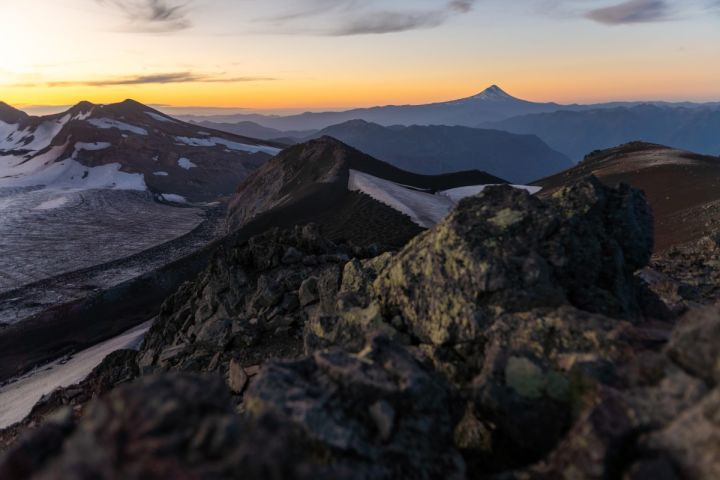 Tour de Hiking en el Volcán Sollipulli: Naturaleza Épica image