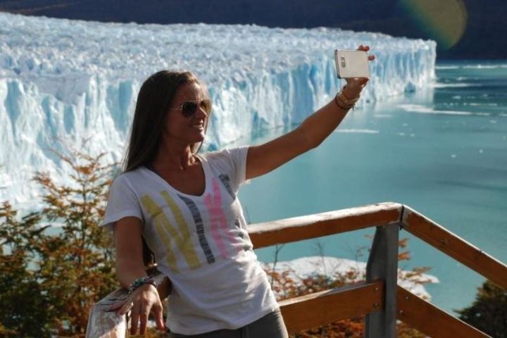 Perito Moreno Glacier Round-Trip Bus Tour image