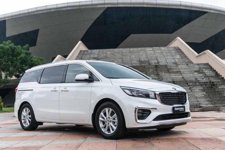 Hanoi Airport Pick Up 4 Seat Car image