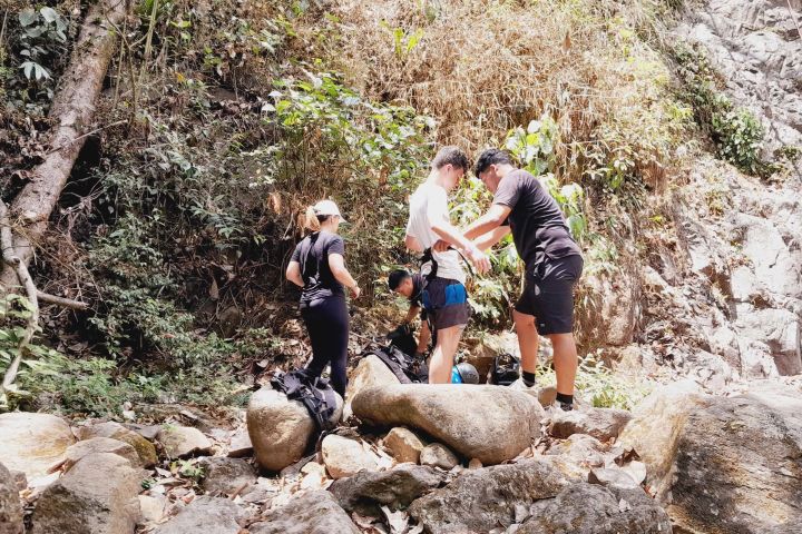 Rappel and Hike La India Dormida Anton valley image