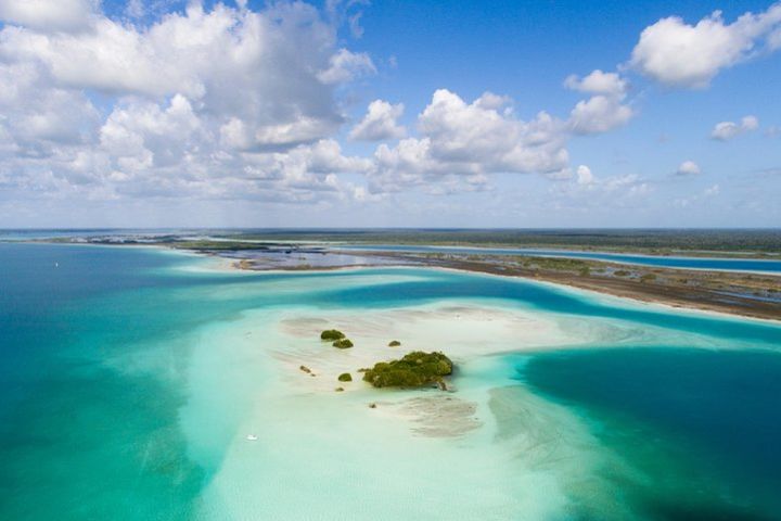 Bacalar Lagoon Sightseeing Boat Tour with Open Bar image