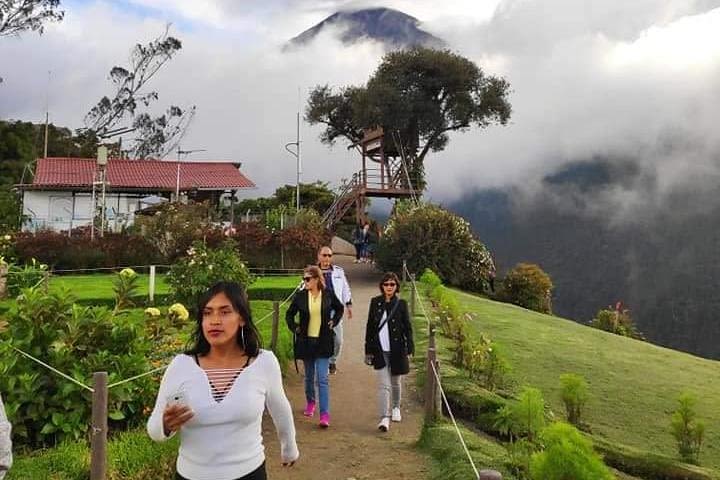 Casa Del Arbol – Columpio Del Fin Del Mundo & La Mano de Pachamama image