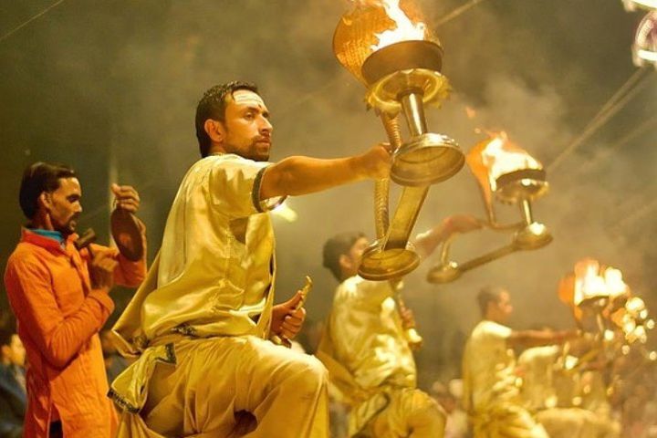 Varanasi:Sunrise tour with Ganga aarti,Akhada visit,Ancient stepwell & Breakfast image