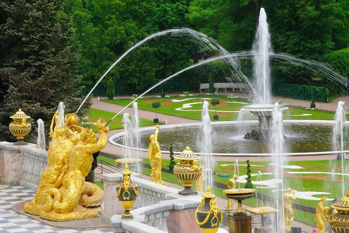 Group Tour to Peterhof Grand Palace image