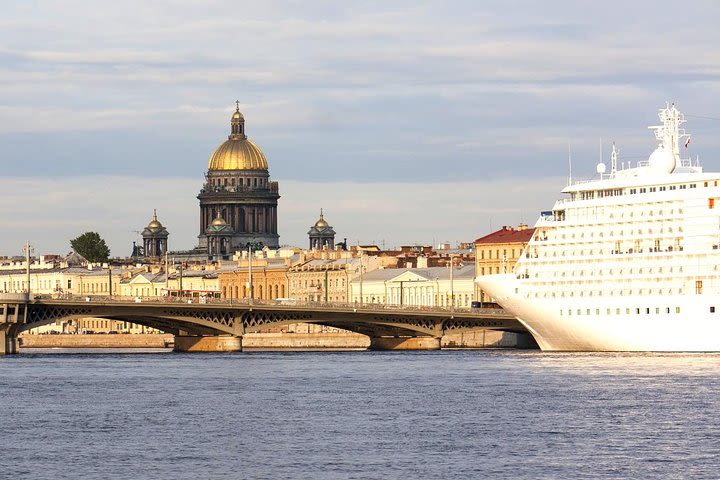 CANAL CRUISE & FABERGE MUSEUM skip-the-line guided tour image