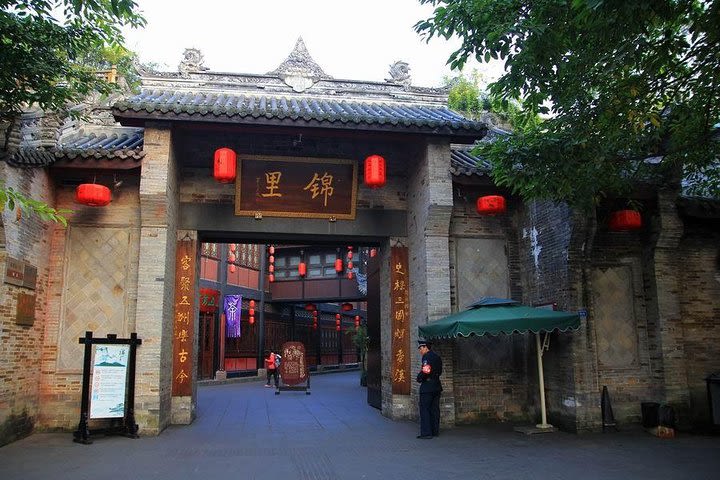 Private Day Tour: Chengdu Wuhou Temple, Jili and Dujiangyan Irrigation System image