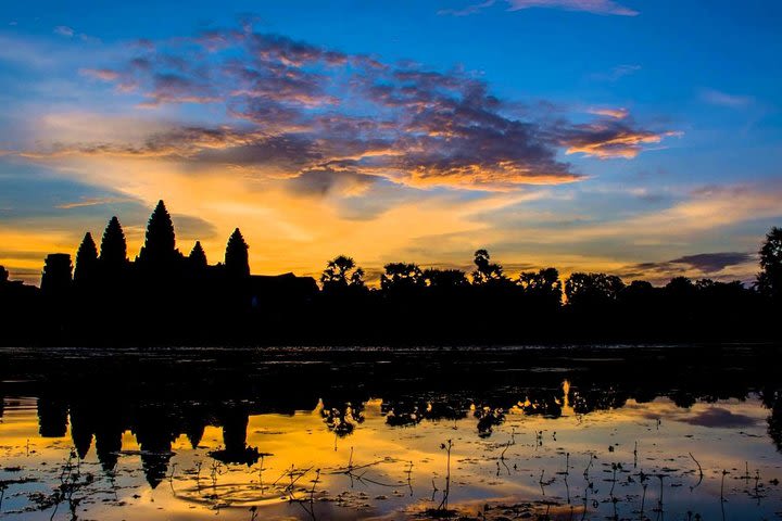 Full-Day Angkor Wat Sunrise Private Tour with Guide image