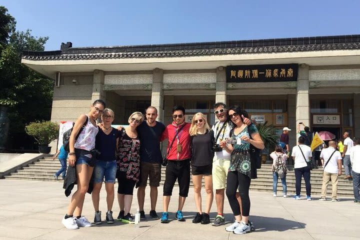 Xi'an Day Tour: Banpo Museum, Huaqing Hot Springs, Terracotta Warriors image