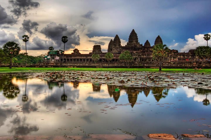 Three-day tour Discovering Angkor Wat and Floating Village image