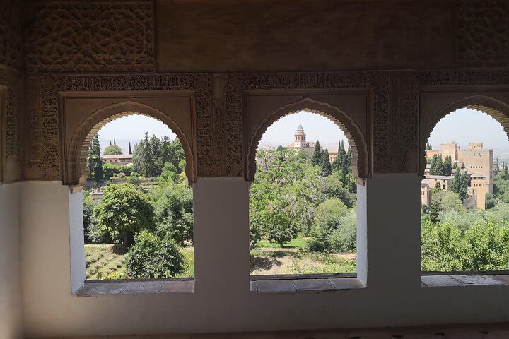 Private day trip from Seville to Granada with private Alhambra visit! image