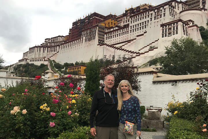 4-Day Lhasa City Essential Group Tour image