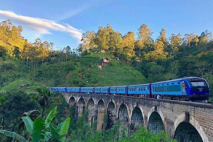 Private 4-Day Sightseeing Tour in Sri Lanka image